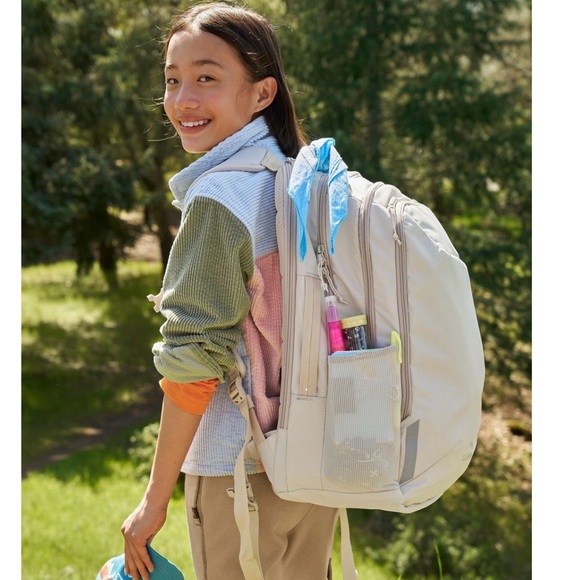 LL Bean Comfort Carry 42L Backpack in Oatmeal - Excellent Used Condition!! - Picture 4 of 10